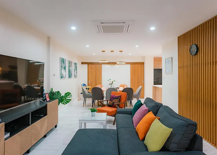 Prime Sukhumvit Modern Home, Phrom Phong Bts, Em District, Up To 14 Guests *
